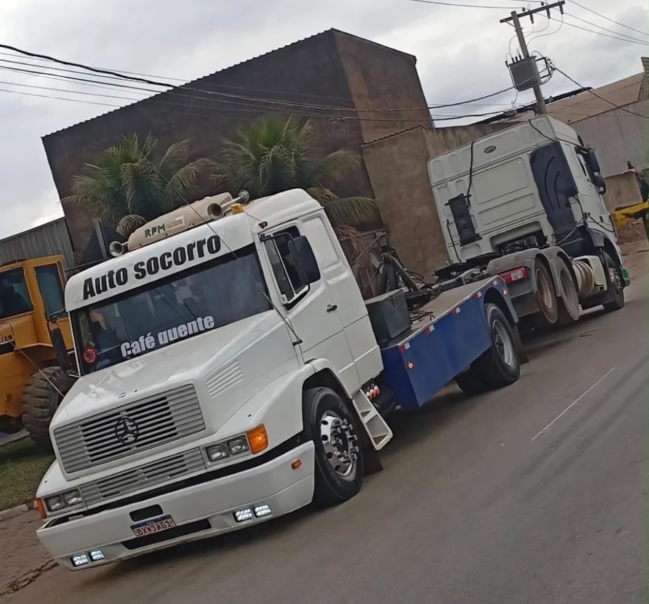 Caminhão de reboque Auto Socorro Café